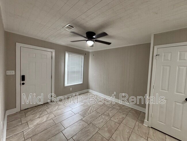 Foto del edificio - 8217 1st St