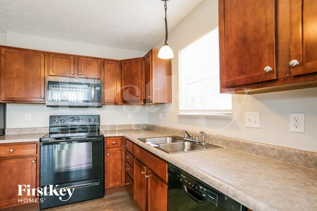 Building Photo - 2608 Liatris Dr