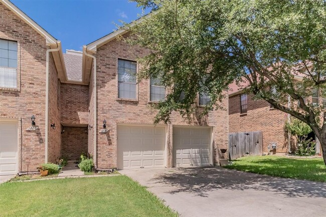 1218 W Hudgins St, Grapevine, TX 76051 - Townhouse for Rent in ...