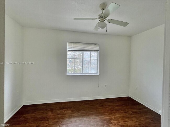 Building Photo - 3 br, 2.5 bath House - 2050 NE 167th St