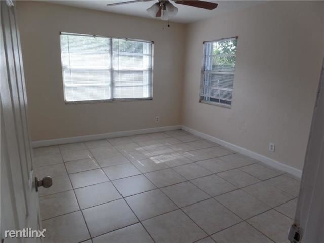 Building Photo - 3 br, 2 bath House - 604 NE 27th St