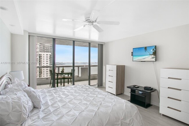 Building Photo - 1717 N Bayshore Dr