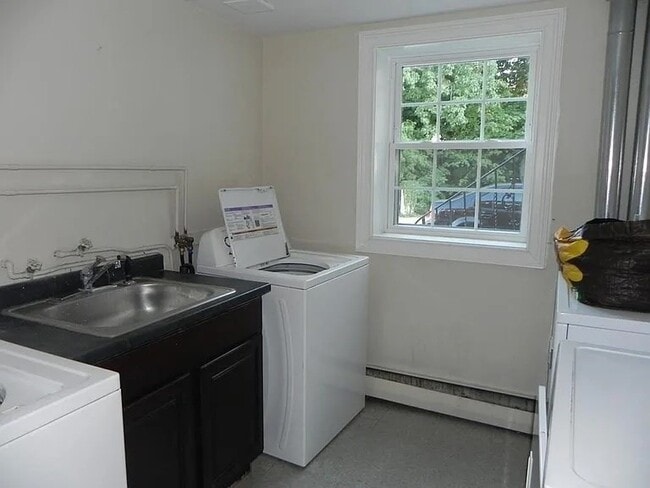 Building Photo - 432 Sea St