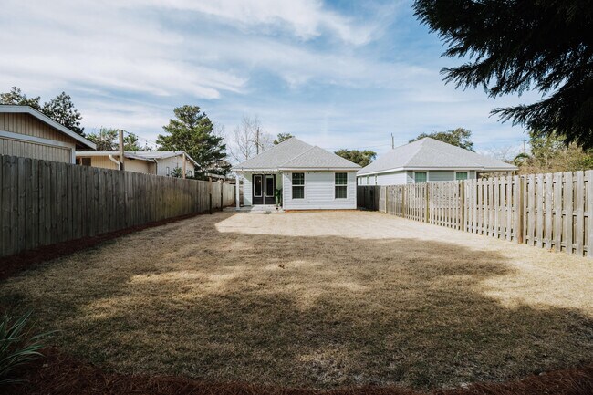 Building Photo - 708 Gulf View Dr