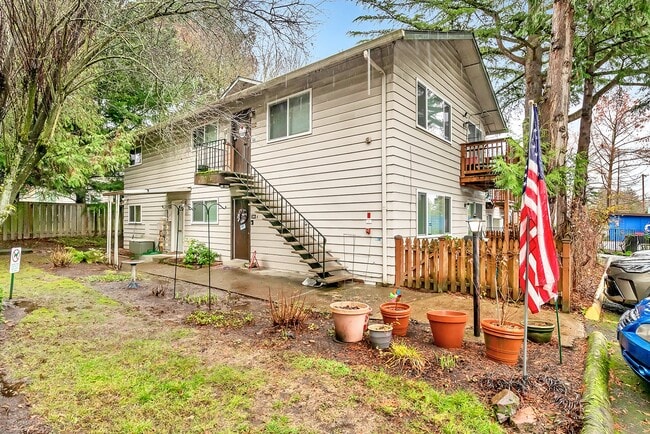 Building Photo - Royal Pines