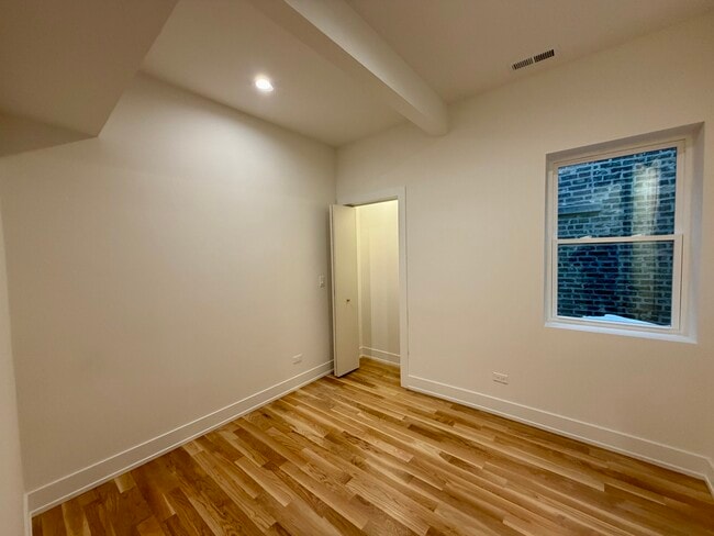 Building Photo - 2114 W Augusta Blvd