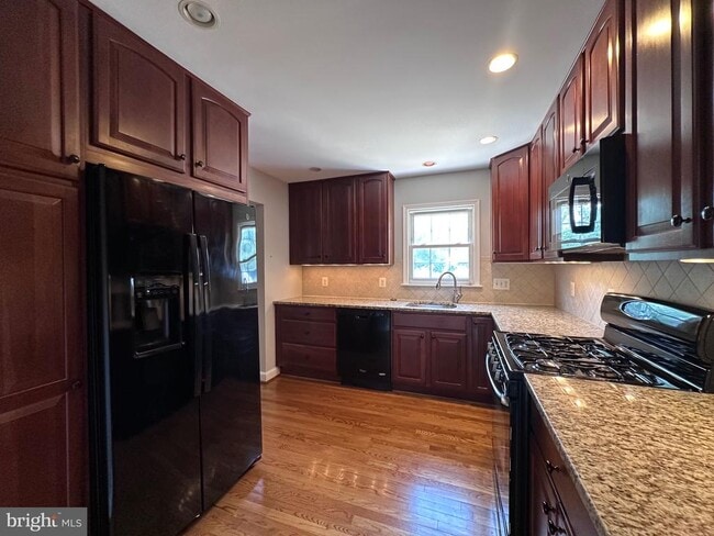 Foto del edificio - 4214 Evergreen Dr
