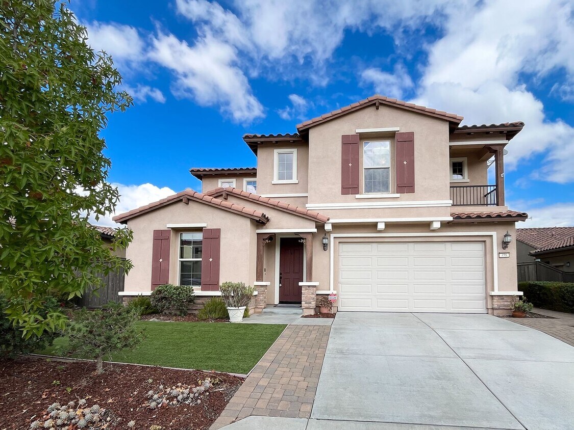 Foto principal - 5bd/3ba, 3969 sq ft Home in Gated Communit...