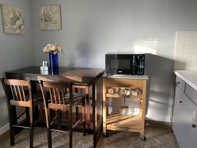 Kitchen/eating area - 1670 Mount Hope Ave