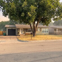 Building Photo - 5004 Melbourne Dr