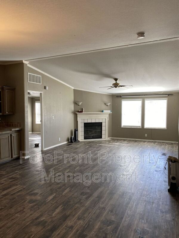 Building Photo - 1555 South View