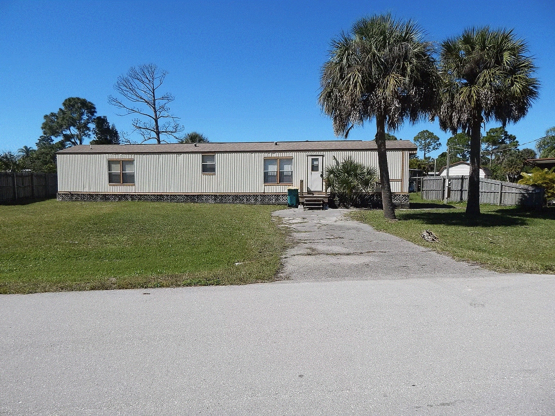 Primary Photo - 11221 Olive Cir