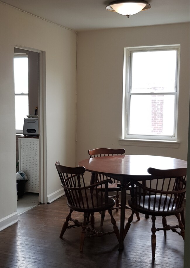 Dining room - 22 Cedar St