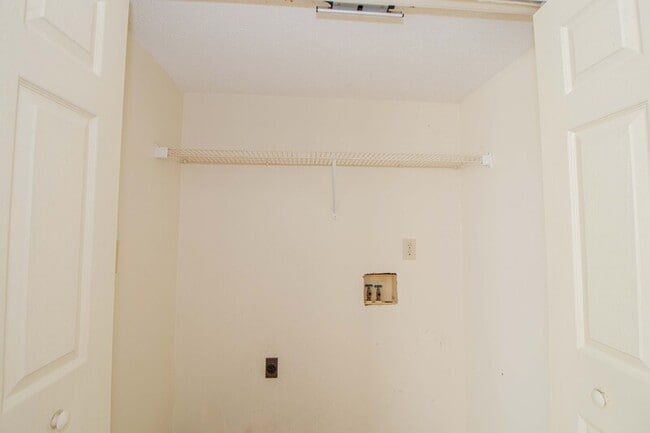 Building Photo - 2004 Tynewood Dr