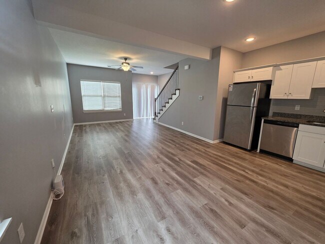 Building Photo - Coming Soon - Spacious 3 Bedroom Townhome with Garage