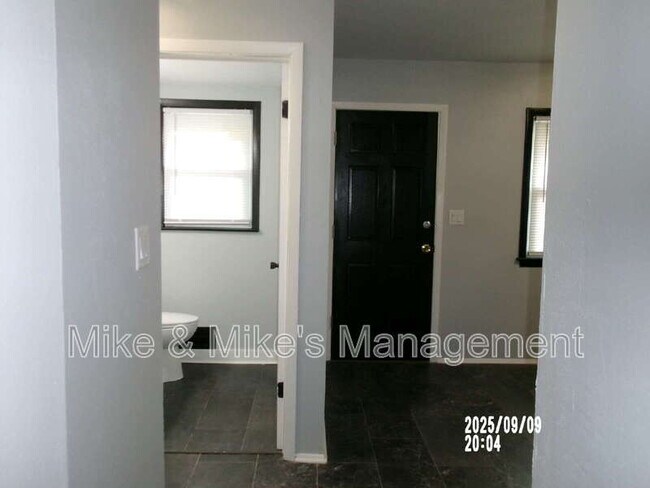 Foto del edificio - 6400 N 73rd St