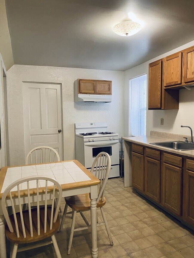 Foto del edificio - 1701 Brownsville Triplex/Quad