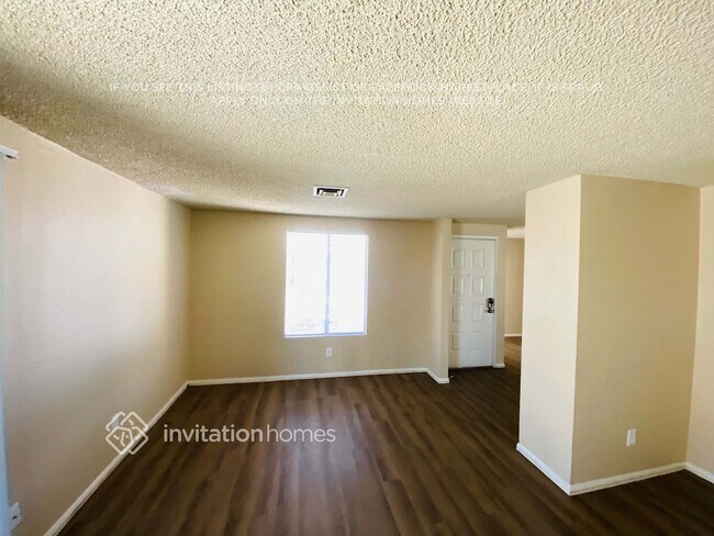 Building Photo - 2103 N Verano Way