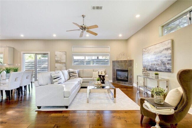 Foto del edificio - 2700 Cherry Ln