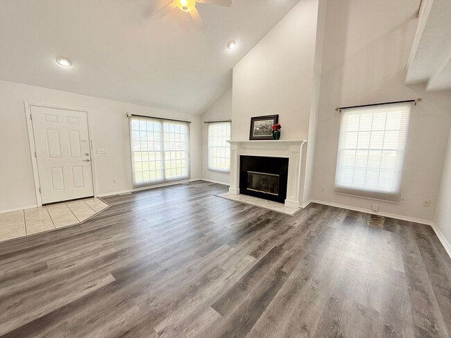 Building Photo - Photos Coming Soon – 3 Bedroom, 3.5 Bathro...