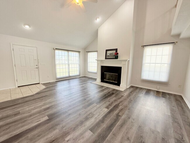 Foto del edificio - Photos Coming Soon – 3 Bedroom, 3.5 Bathro...