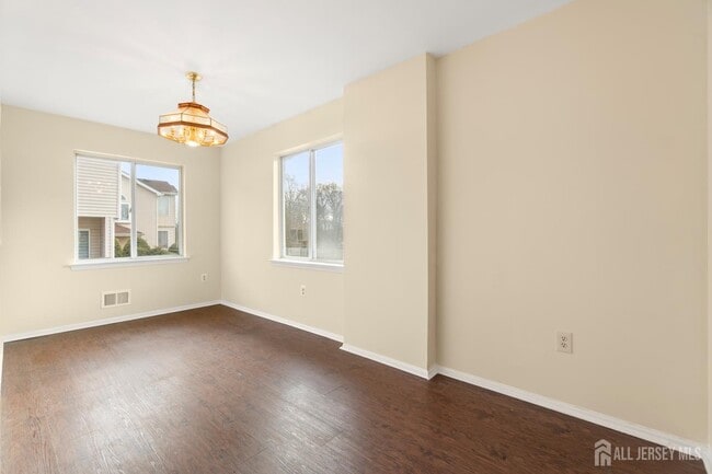 Building Photo - 1606 Madaline Dr