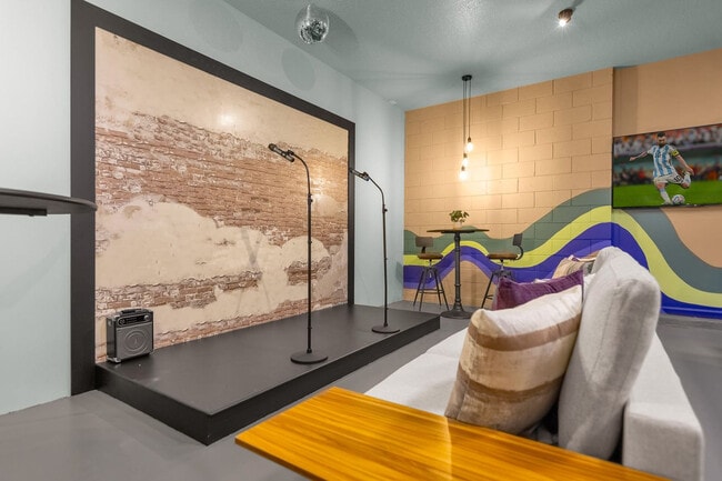 Building Photo - 221 Ballo Dr