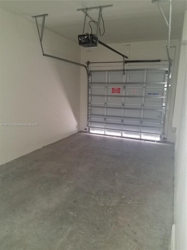 Foto del edificio - 3741 SE 1st St