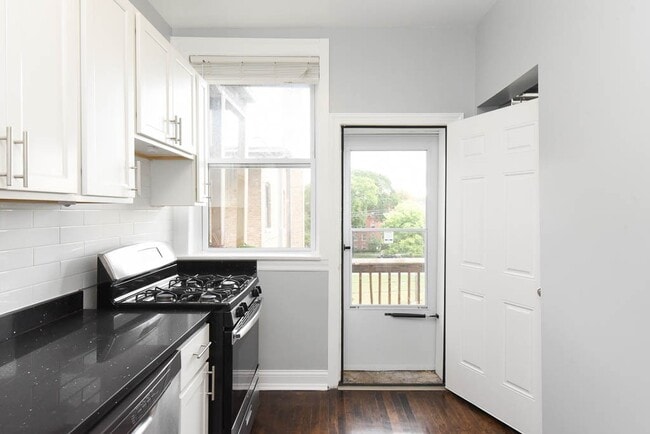 Building Photo - 943 Judson Ave