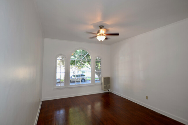 Living Room - 4300 Willow Brook Ave