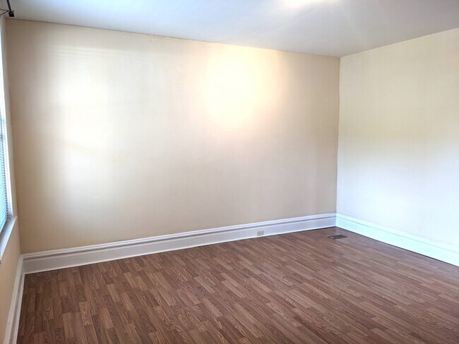 Foto del edificio - 4325 Norfolk Ave