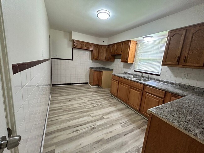 Foto del edificio - Large 3 bedroom in Jennings