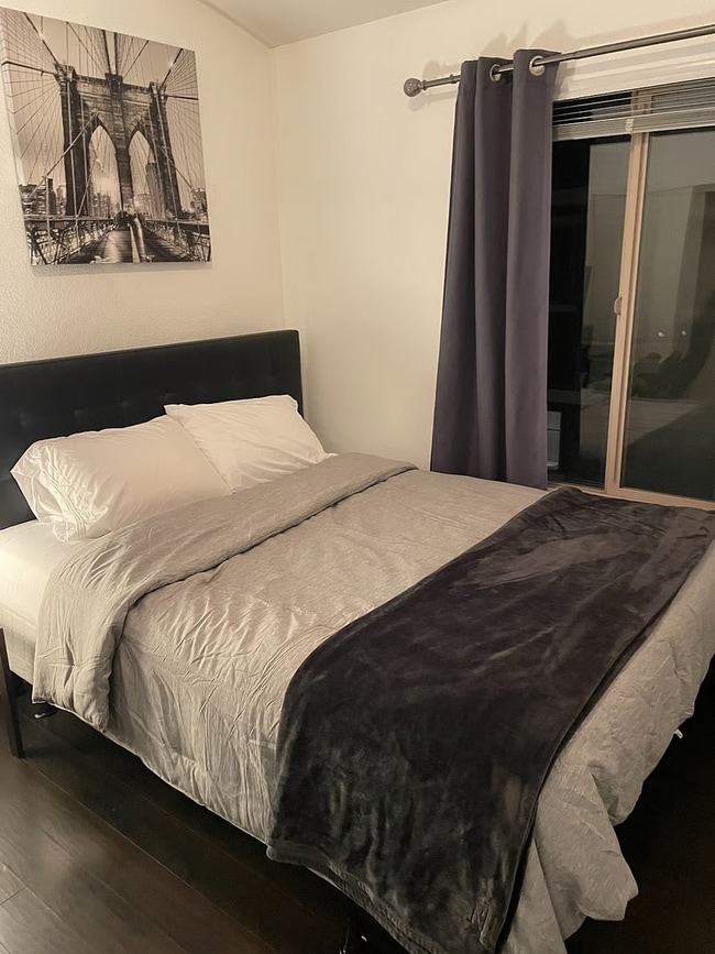 Foto del edificio - 329 Fountain Crossing Ln