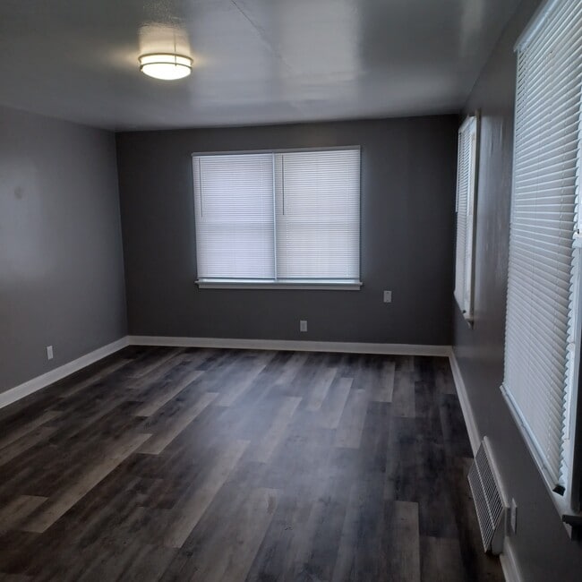 Living Room - 5112 W Stark St