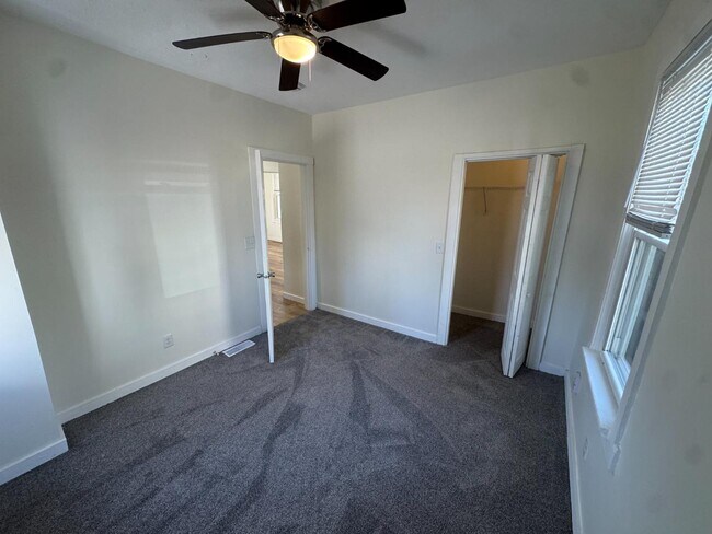 Foto del edificio - 707 N Prairie St