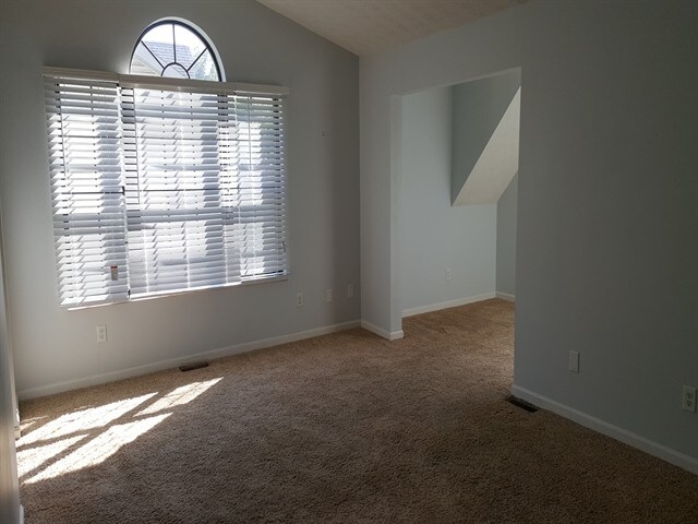 Building Photo - 680 Golf View Ct
