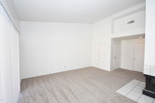Building Photo - 6550 N 47th Ave