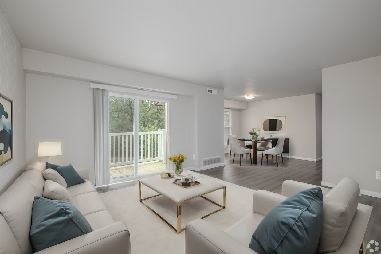 Primary Photo - Edgewater Manor