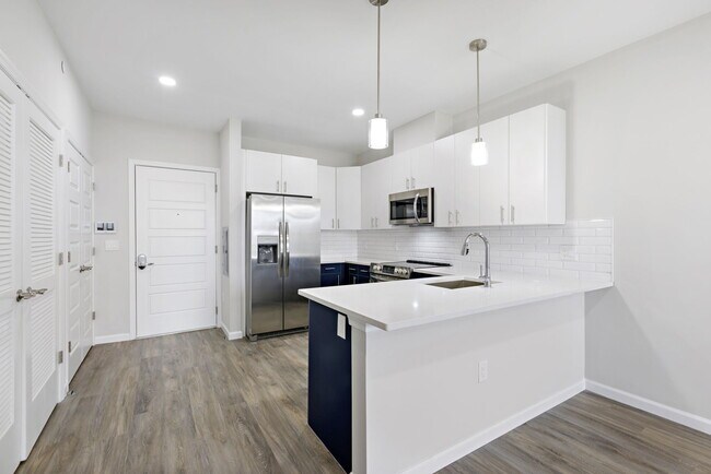 Building Photo - 313-315 Lake St