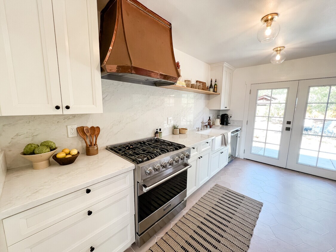 Foto principal - 902 Harold Ln