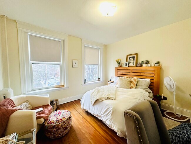 Foto del edificio - 90 Corey Rd