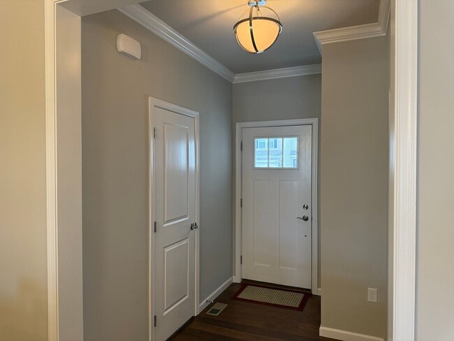 Building Photo - 3 bedroom 2.5 bathroom townhome for rent