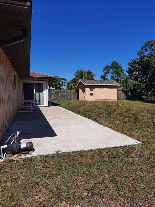 Building Photo - 6000 Tangelo Dr