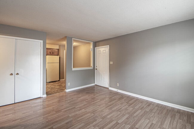 Building Photo - 807-A Golfview Place