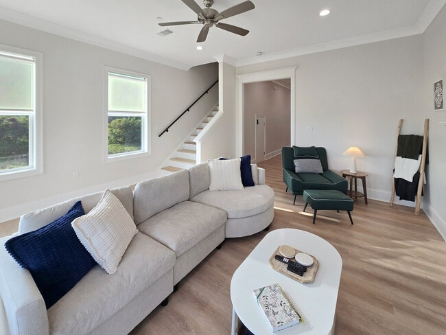 Building Photo - 996 Beach Blvd W