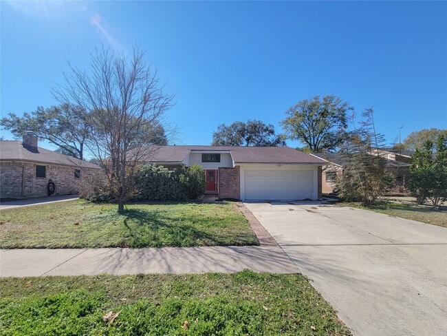 Building Photo - 15827 Echo Canyon Dr