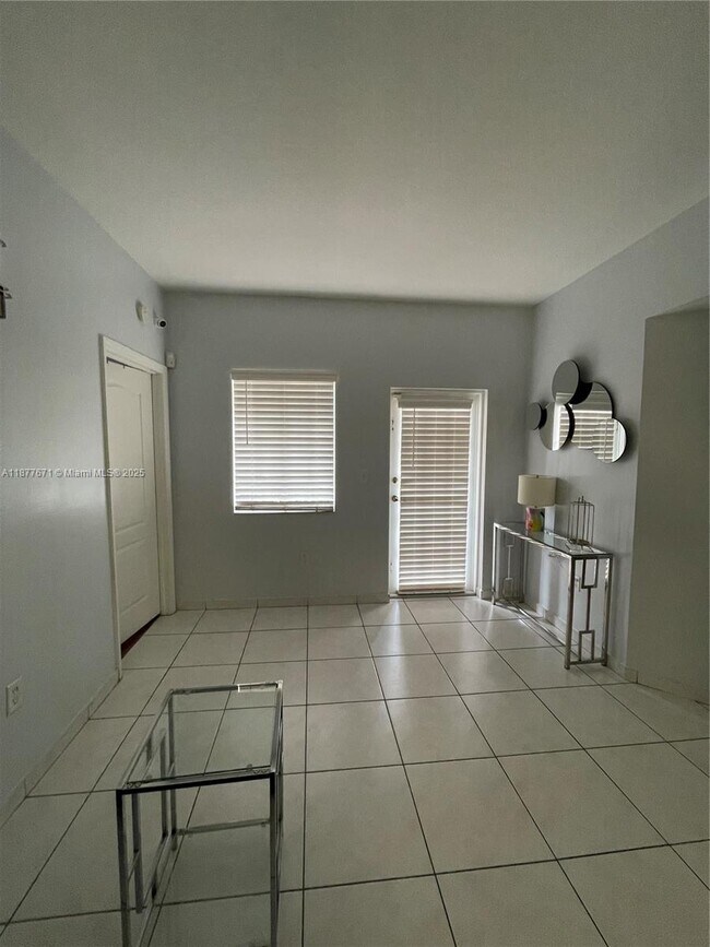 Foto del edificio - 17405 NW 75th Pl