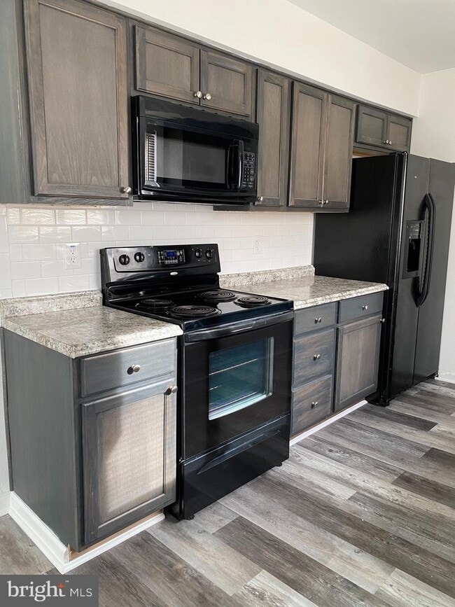Building Photo - 9929 Shoshone Way