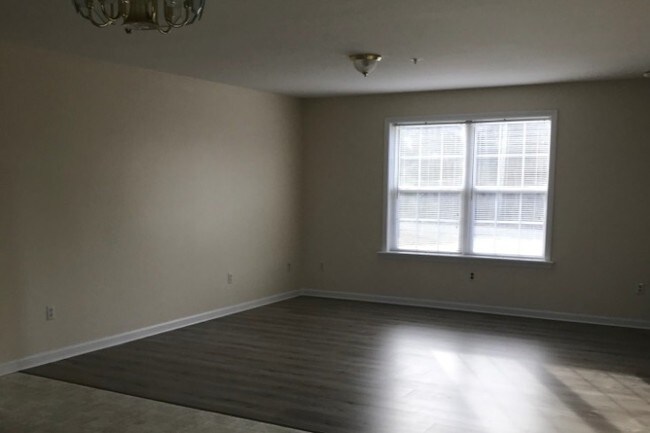 Con vista al interior frontal - 1473 Pushaw Rd