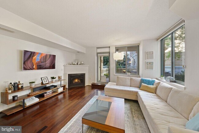 Building Photo - 851 N Glebe Rd